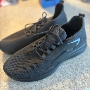 Men’s Black Athletic Sneakers size 9